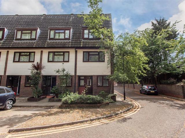 House for sale in Ocean Estate, Mile End