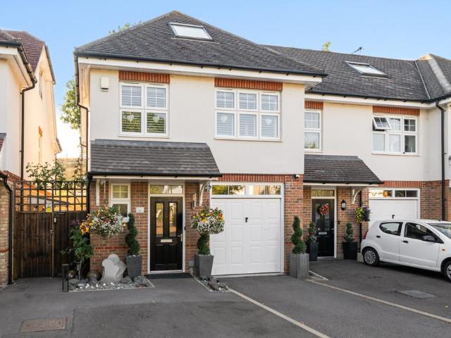 House for sale in Lower Halliford, Surrey