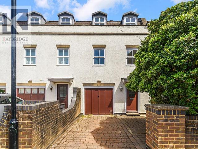 House for sale in Stoneleigh, Ewell