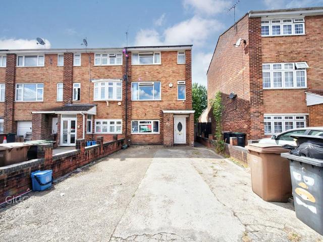 House for sale in Spring Park, Luton