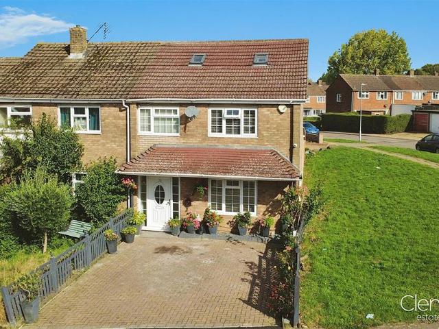 House for sale in Bennetts End, Pouchen End