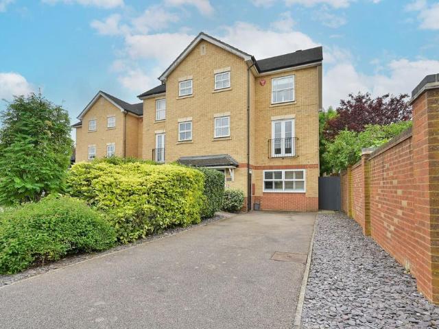 House for sale in Batchworth, Hertfordshire