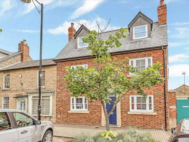 House for sale in Olney