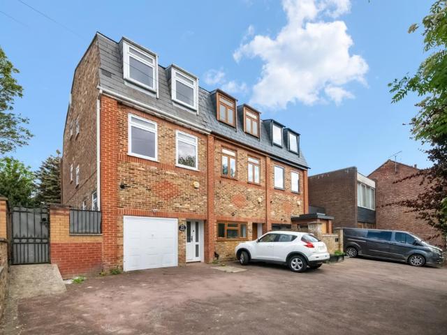 House for sale in London Borough of Ealing, Hanwell