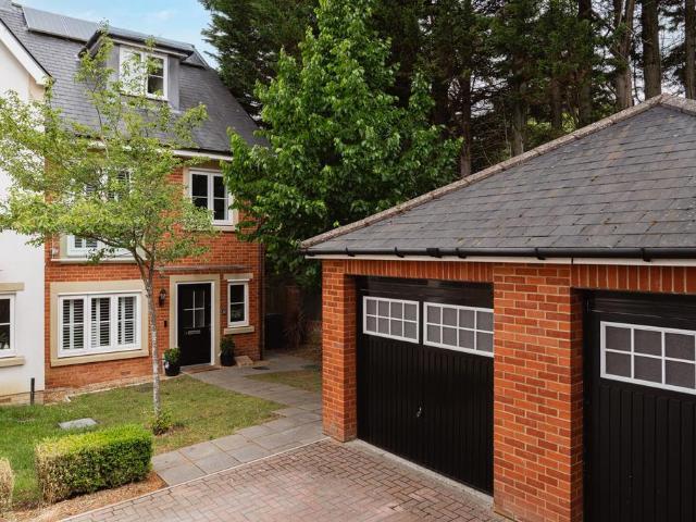 House for sale in Pachesham Park, Surrey
