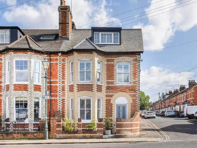 House for sale in Henley-on-Thames, Berrick Salome