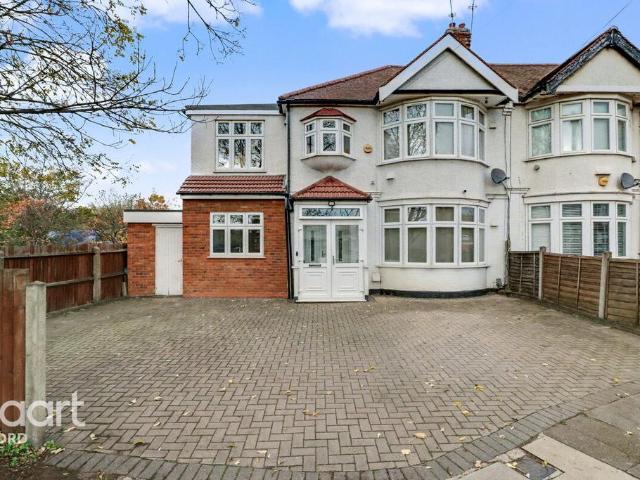 House for sale in Greater London