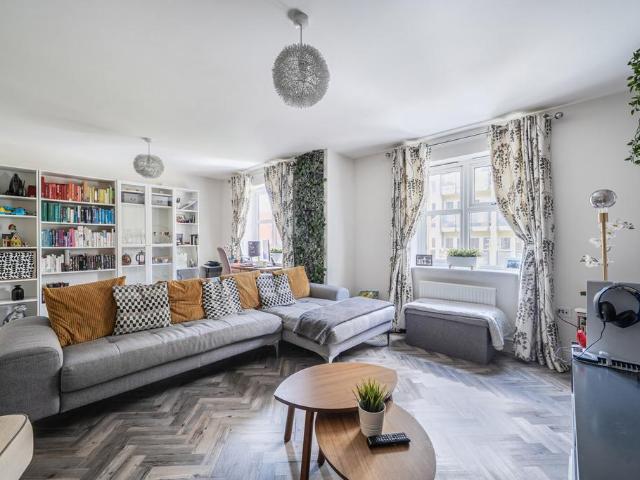 House for sale in Ickenham, Greater London