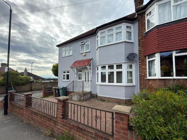 House for sale in Hale End, Greater London