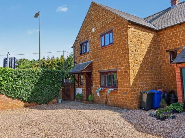 House for sale in Evershot, Oxfordshire