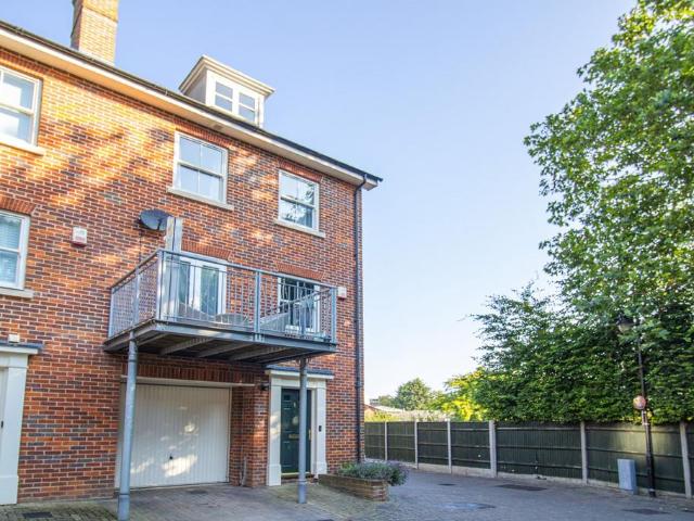 House for sale in Lakenham, East Bank
