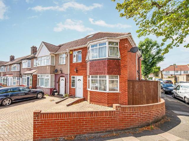 House for sale in London Borough of Ealing, Greenford