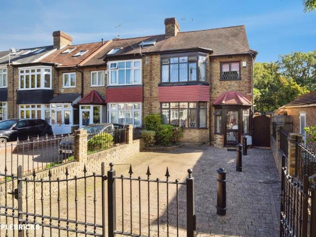 House for sale in South Chingford, Greater London