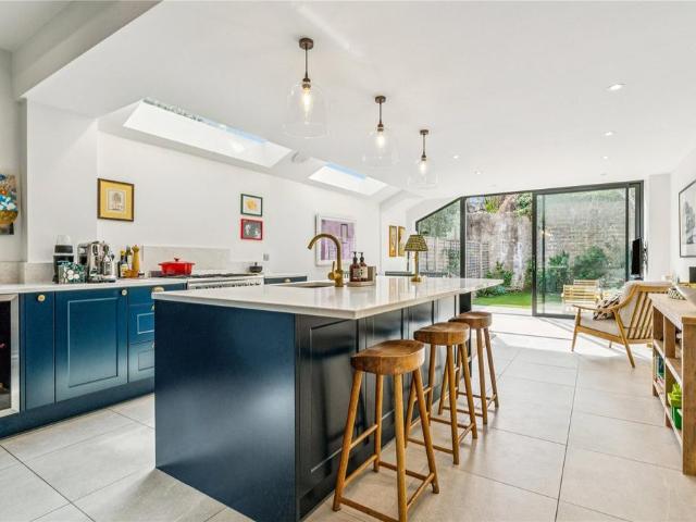 House for sale in Earlsfield, Greater London