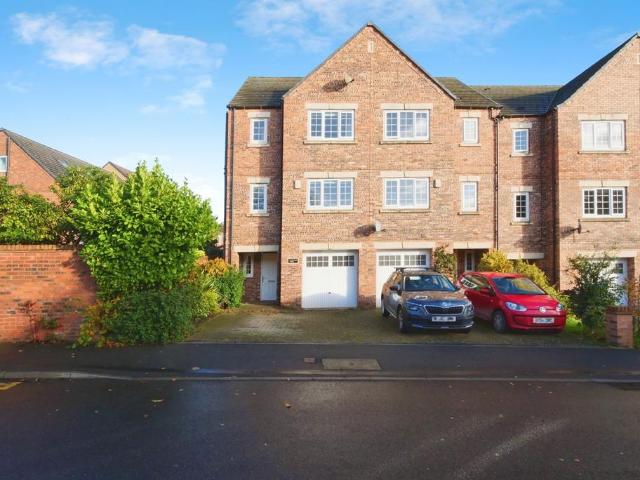 House for sale in High Field, York