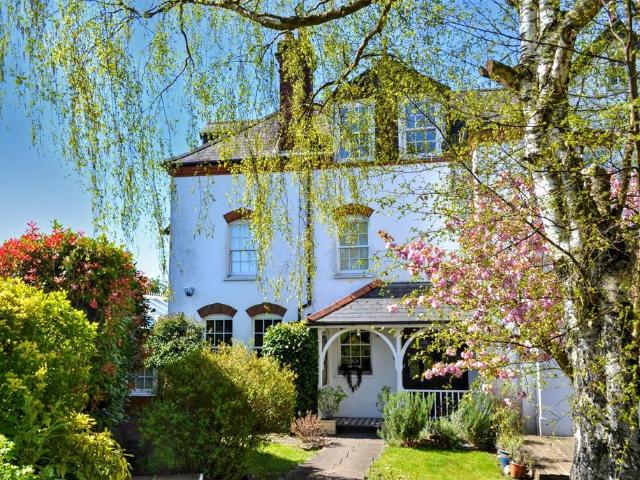 House for sale in Chigwell Row, Epping Forest