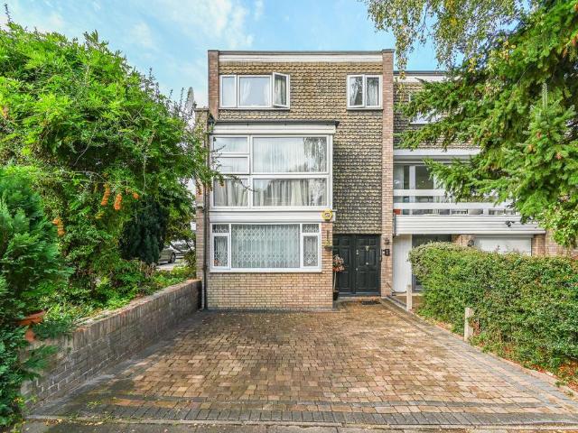House for sale in London Borough of Ealing, Greater London