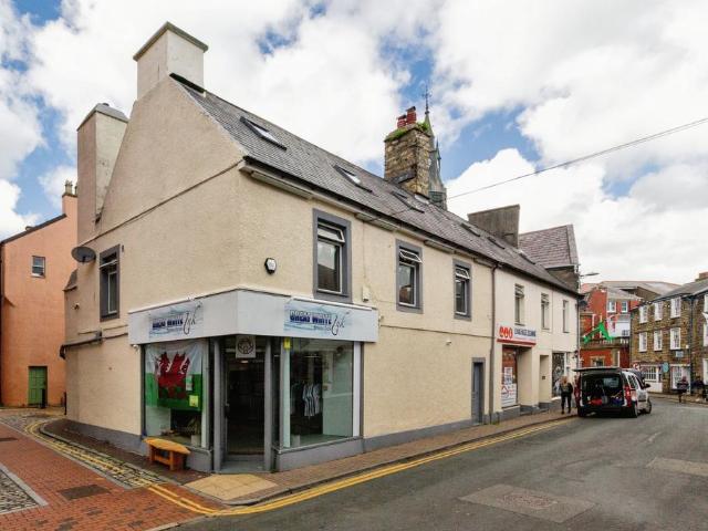 House for sale in Pwllheli