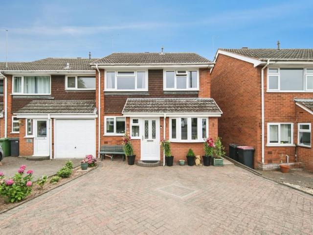 House for sale in Gun Hill, Warwickshire