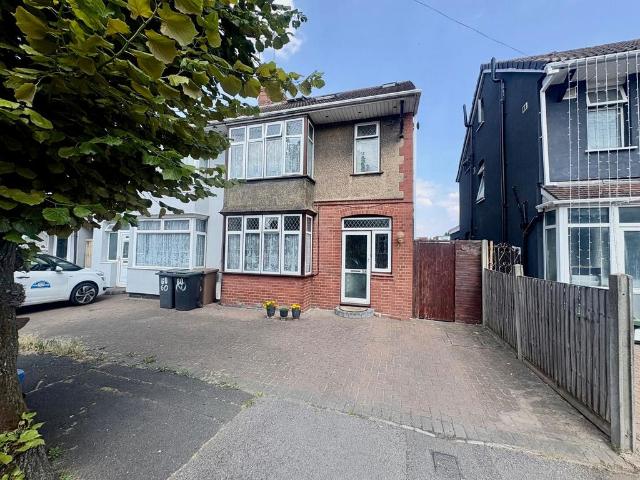 House for sale in Spring Park, Luton