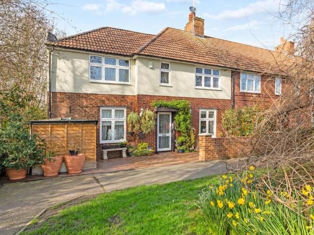 House for sale in Rosehill, Greater London