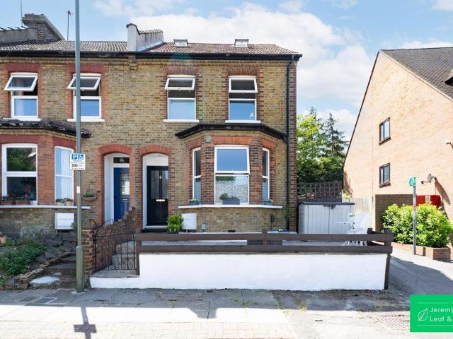 House for sale in North Finchley, Greater London