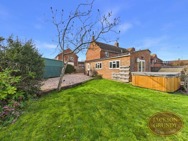 House for sale in Weedon Bec