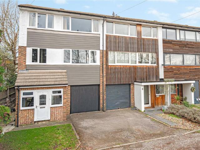 House for sale in Hampton Hill, Greater London