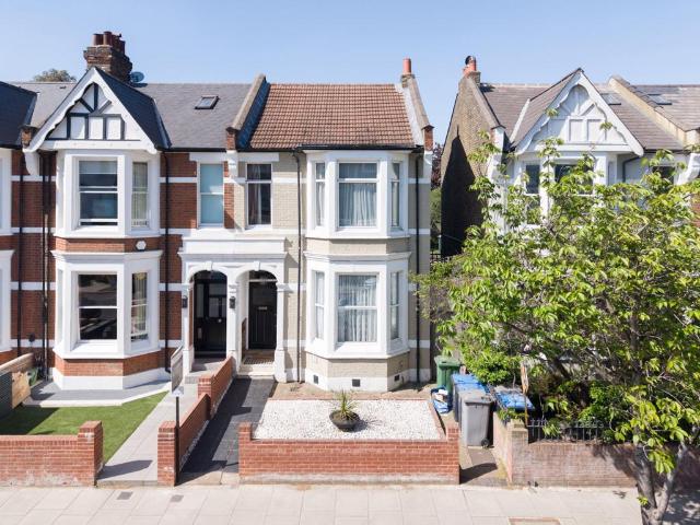 House for sale in Queen's Park, Brondesbury Park