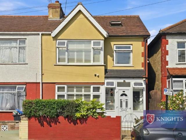 House for sale in Upper Edmonton, Greater London