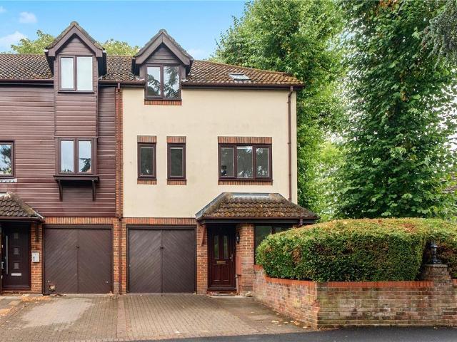 House for sale in Fole, Surrey