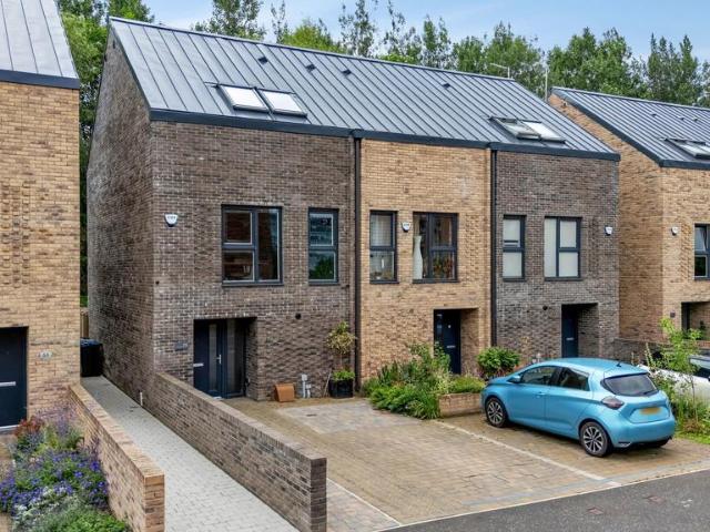 House for sale in Cessnock, Scotland