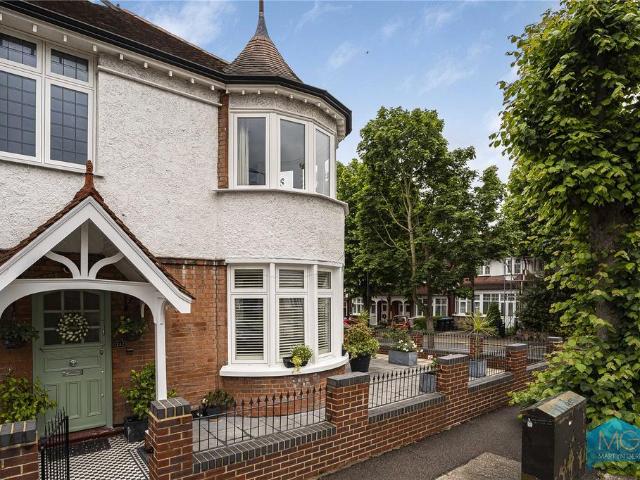 House for sale in Winchmore Hill, Palmers Green