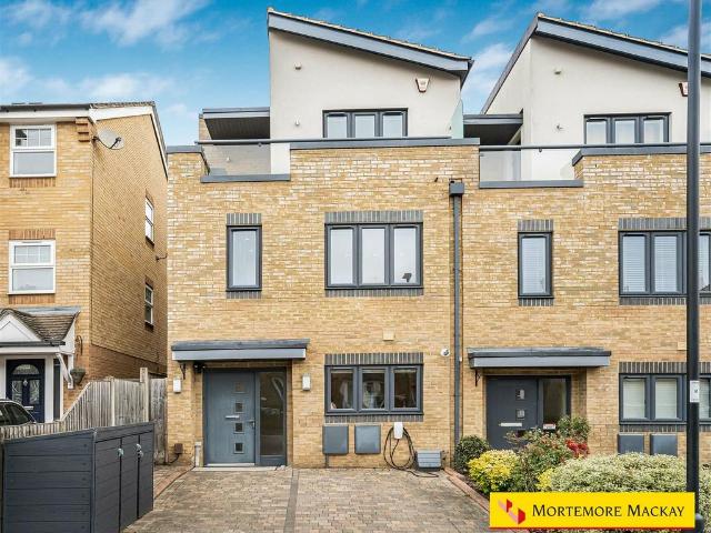 House for sale in Winchmore Hill, Edmonton