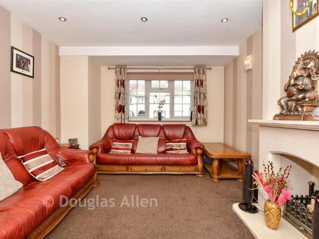 House for sale in Elm Park, Greater London