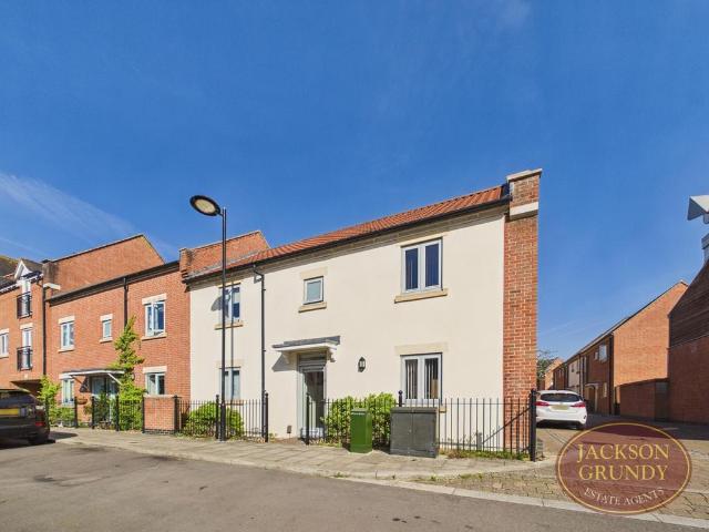 House for sale in Upton