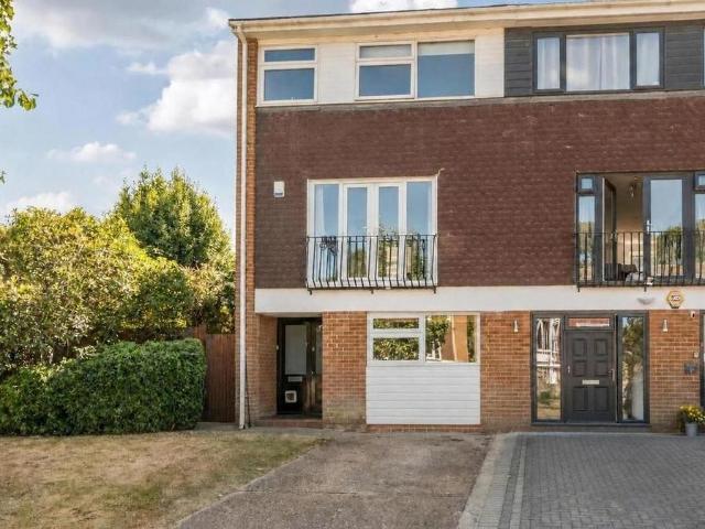 House for sale in Elmstead, Greater London