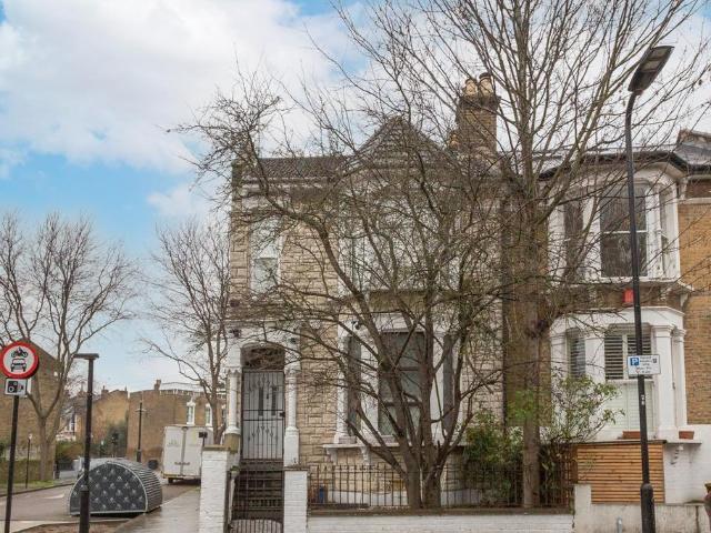 House for sale in West Hackney, Upper Clapton