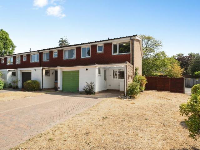 House for sale in Byfleet, Woking