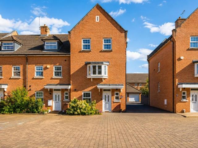House for sale in Frogmore, Five Acres