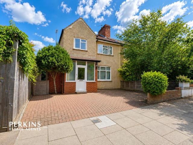 House for sale in London Borough of Ealing, Perivale