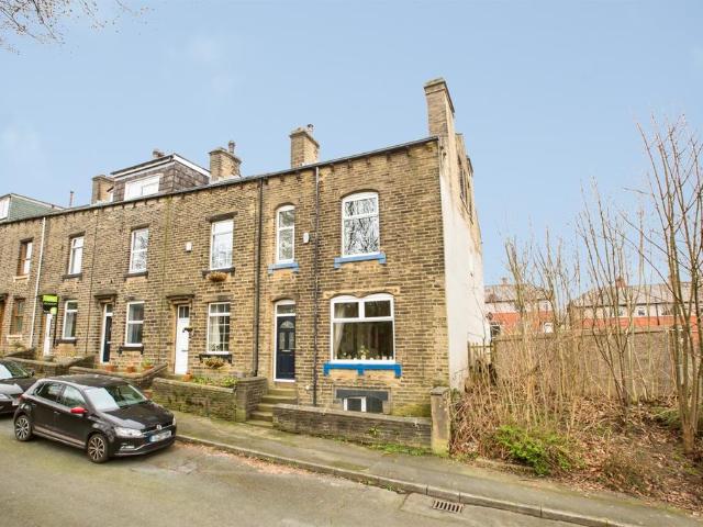 House for sale in Willowfield, Sowerby Bridge