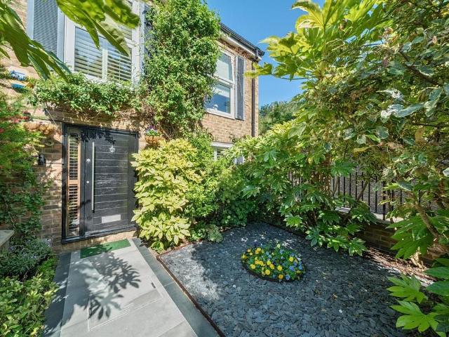 House for sale in Battersea, Greater London