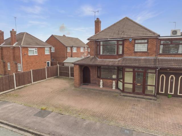 House for sale in Kettlebrook, Staffordshire