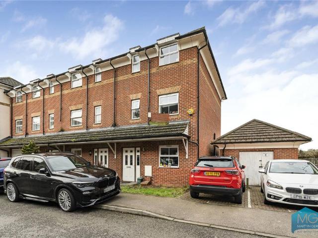 House for sale in Greater London