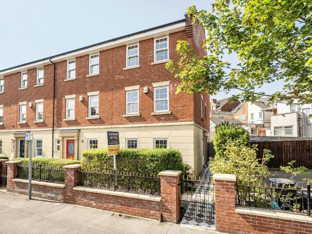 House for sale in Rodbourne, Swindon