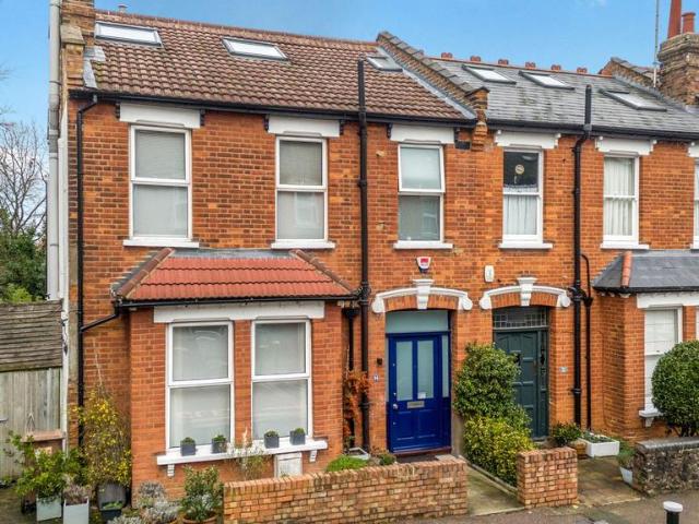 House for sale in Muswell Hill, Greater London
