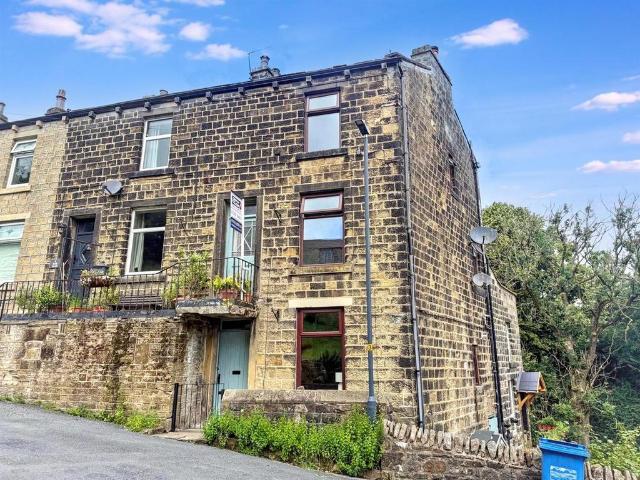 House for sale in Ickornshaw, North Yorkshire