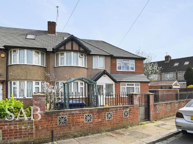 House for sale in London Borough of Ealing, Greenford
