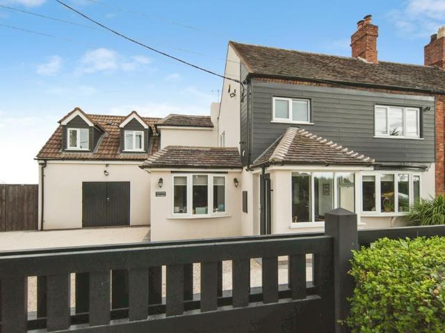 House for sale in Gun Hill, Warwickshire